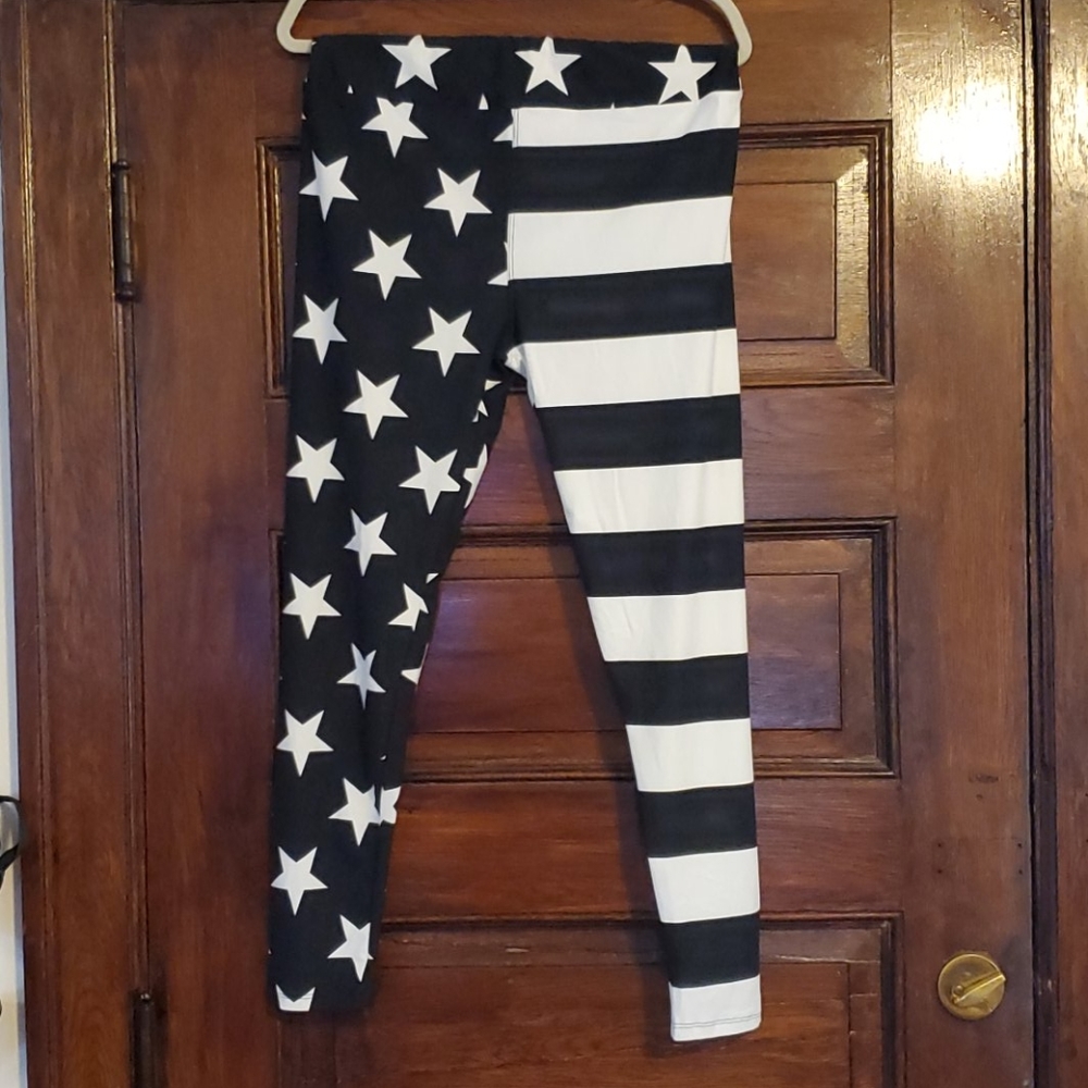 Lularoe TC patriotic leggings